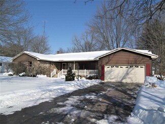 748 W 9th St, Rochester, IN 46975