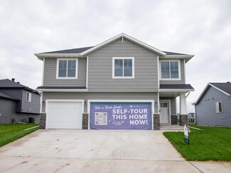 213 Lionheart Dr, Horace, ND 58047