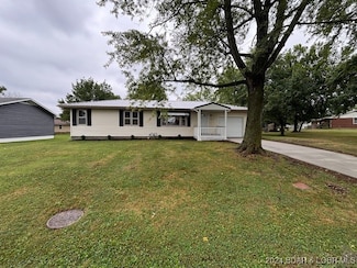 700 Jefferson St, Versailles, MO 65084