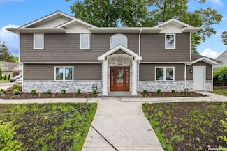 135 Park Blvd, Massapequa Park, NY 11762