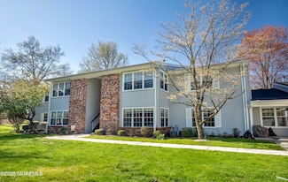 18 Snowburry Ct, Red Bank, NJ 07701