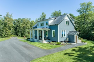 6 Harpswell Harbor Dr, Harpswell, ME 04079