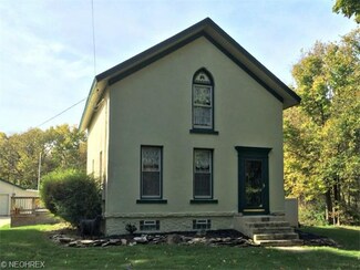 425 Division St, Kelleys Island, OH 43438