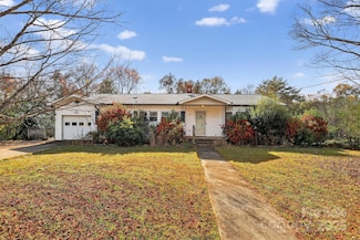 396 S Peak St, Columbus, NC 28722