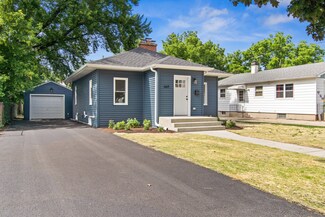 669 Ludlow Ave, Elgin, IL 60120