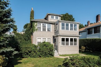 661 Hammond St, Chestnut Hill, MA 02467