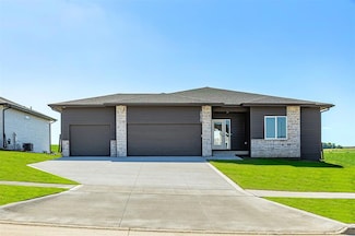 2938 NW Beechwood Dr, Grimes, IA 50111