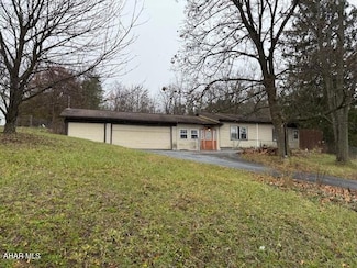 1503 E Hamilton Ln, Altoona, PA 16602