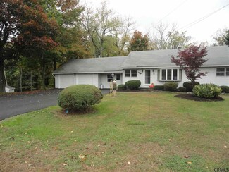 6 Wiggand Dr, Glenmont, NY 12077