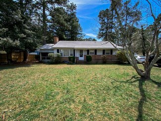 125 Roseneath Ave, Kilmarnock, VA 22482