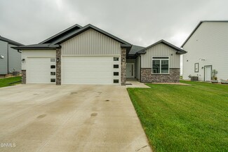 4828 Cornice Loop, Bismarck, ND 58503