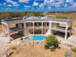 350 Ridgeview Dr, Pleasanton, TX 78064