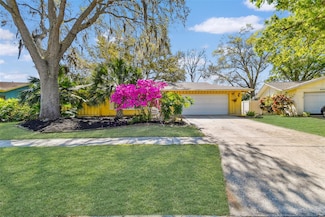 2124 Crowsnest Dr, Palm Harbor, FL 34685