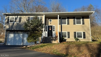 7 Hoffman Rd, High Bridge, NJ 08829