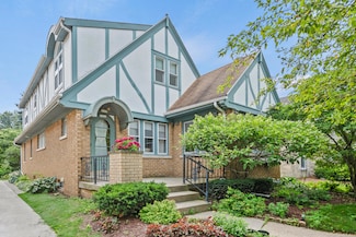 5822 N Bay Ridge Ave, Milwaukee, WI 53217