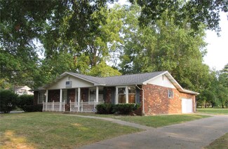 802 Enos Ln, Godfrey, IL 62035
