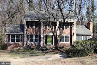 1588 Forest Villa Ln, McLean, VA 22101