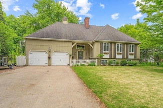 1123 S Park Ave, Neenah, WI 54956