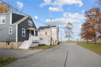 3 Clinton St Unit c, Newport, RI 02840