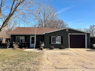 415 S Woodland Ave, Hastings, NE 68901