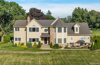 1370 Fieldway Dr, Bloomfield Hills, MI 48302