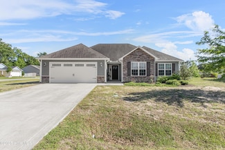 320 Strut Ln, Richlands, NC 28574