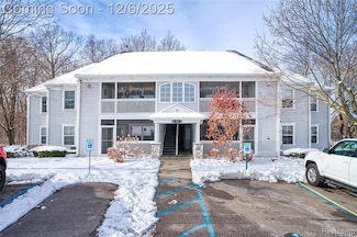 12274 Saint Andrews Way Unit 118, Fenton, MI 48430