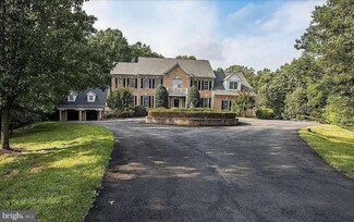 9890 Oxcrest Dr, Fairfax Station, VA 22039