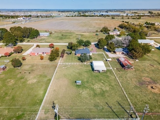 951 Berend Rd, Pilot Point, TX 76258
