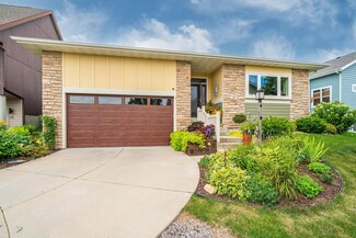 27 Oak Park Way, Fitchburg, WI 53711