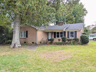 3232 Oakwood Dr, Charlotte, NC 28269