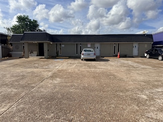 3186 Merriman St, Port Neches, TX 77651