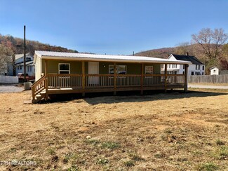 329 Byrd Ave, Harriman, TN 37748