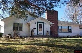 215 215 W Lake St, Waterville, MN 56096