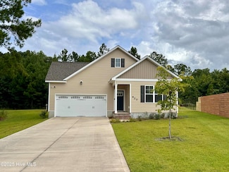 422 Old Stage Rd, Richlands, NC 28574