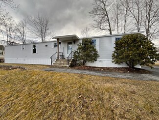 8 Colonial Dr, Lisbon, ME 04252