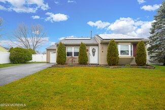 53 Williamsburg Dr, Tinton Falls, NJ 07753
