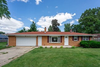 918 Crystal Ct, Machesney Park, IL 61115