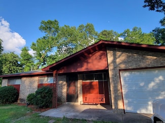 215 Dryad Ln, Little Rock, AR 72205