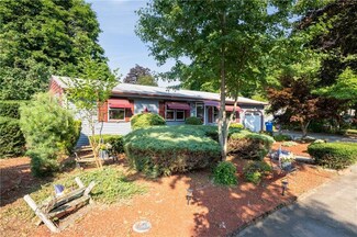 189 Lake Garden Dr, Cranston, RI 02920