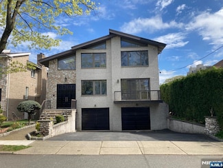 255 Harmon Ave, Fort Lee, NJ 07024