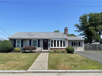 20 Elmwood Dr, Rumford, RI 02916