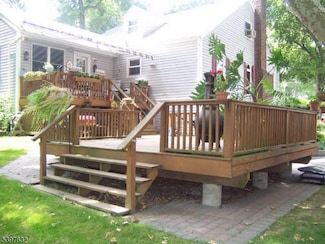 20 Hilltop Ave, Clark, NJ 07066