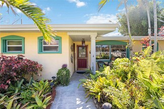 610 Poinsettia Rd, Nokomis, FL 34275
