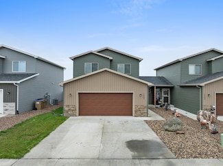 1557 47th Loop, Minot, ND 58701
