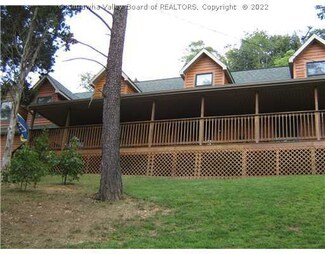 108 Flintstone Dr, Eleanor, WV 25070