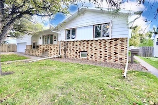 1224 N Lloyd St, Aberdeen, SD 57401