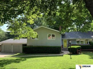1612 N 94th St, Omaha, NE 68114
