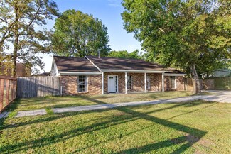 710 E Houston St, Highlands, TX 77562