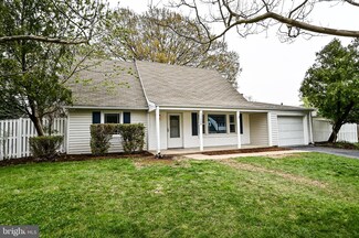 13228 Pleasantview Ln, Fairfax, VA 22033